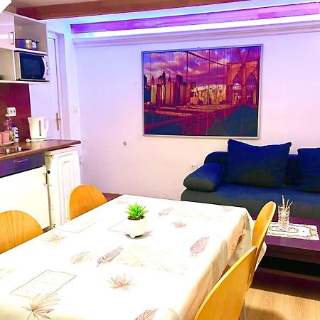 Lola Apartment Budapest Exteriör bild