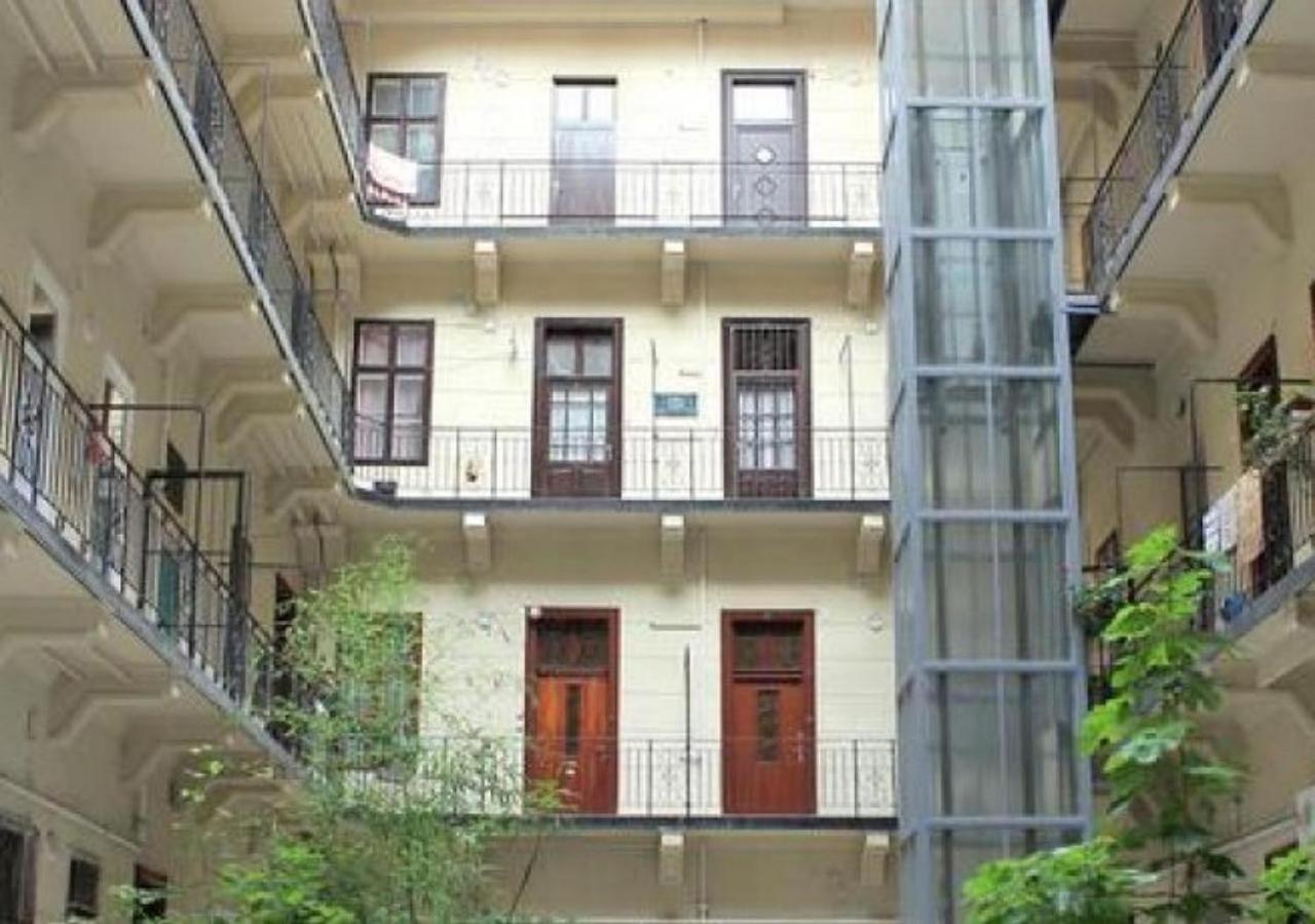 Lola Apartment Budapest Exteriör bild