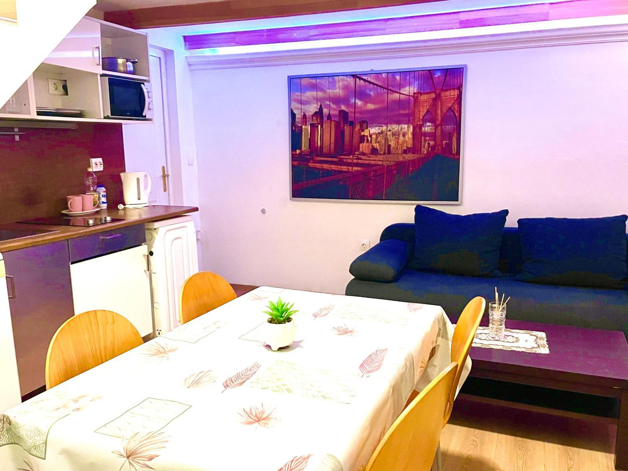 Lola Apartment Budapest Exteriör bild